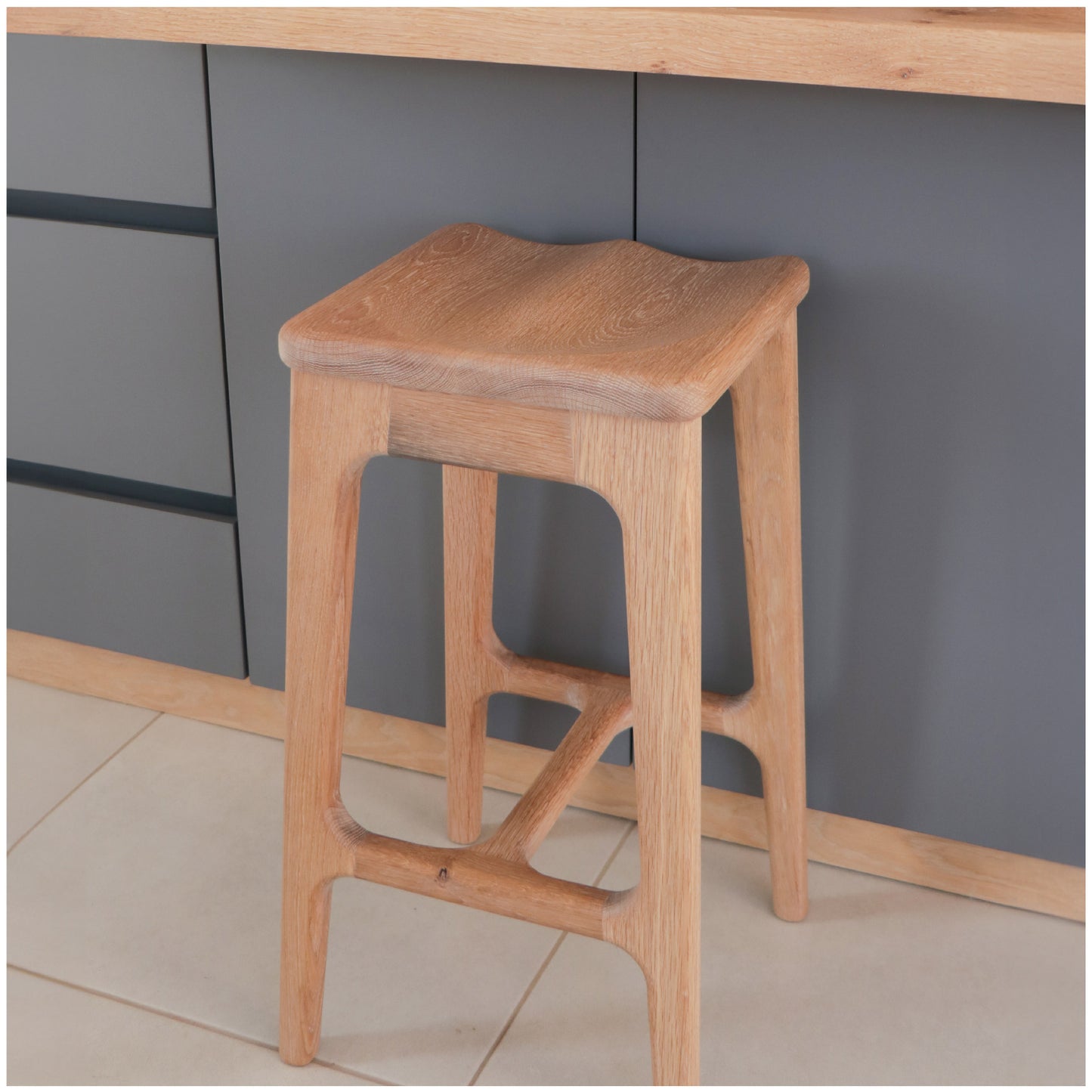 Pel’s Owl Bar Stool