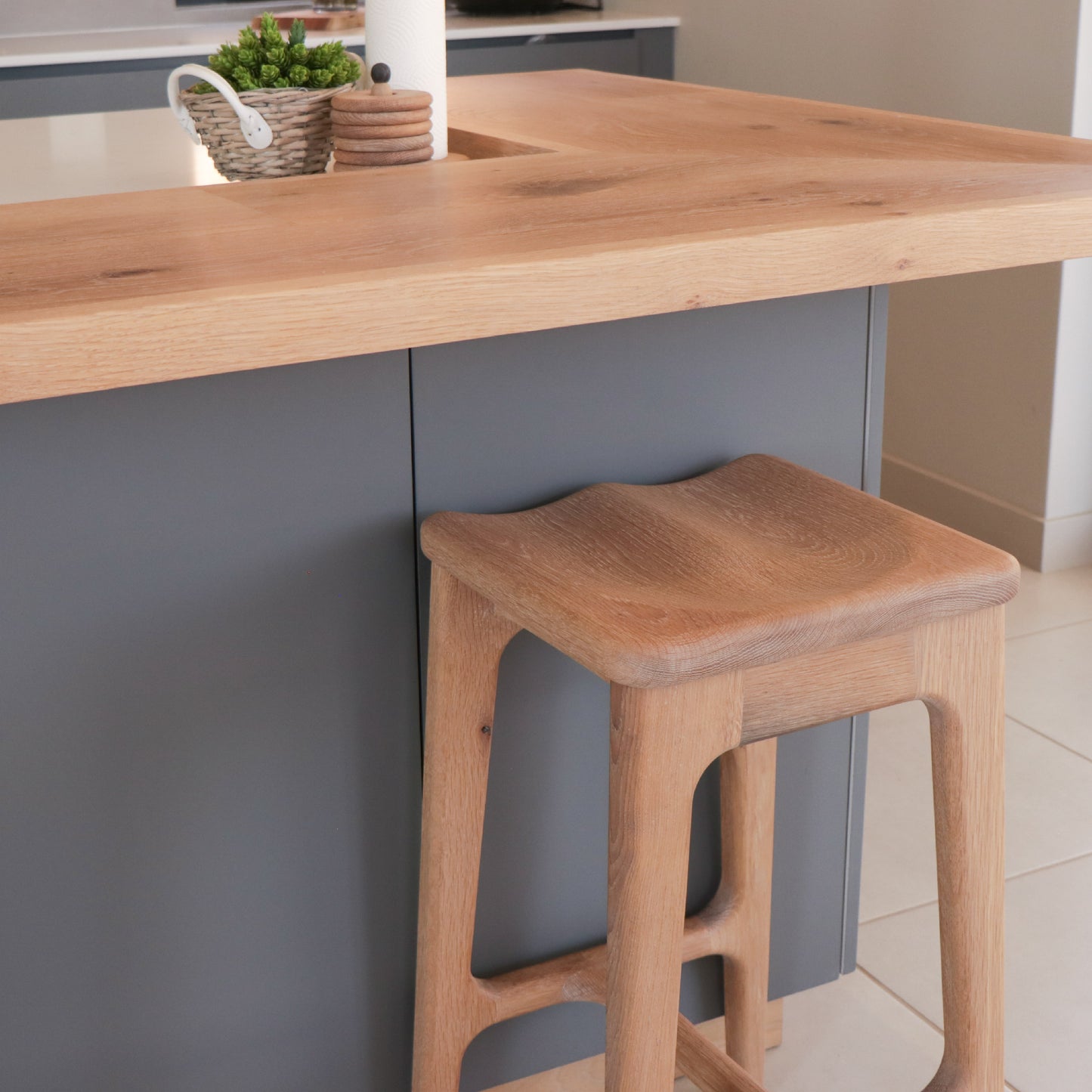 Pel’s Owl Bar Stool